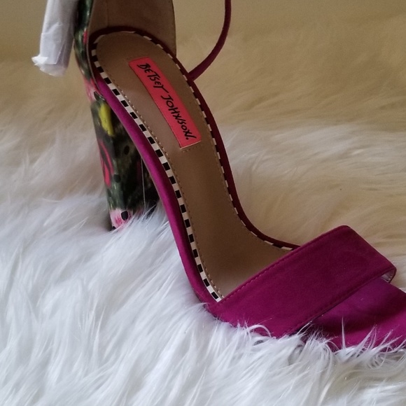 Betsey Johnson Open Toe Heels Fuschia - Picture 2 of 4